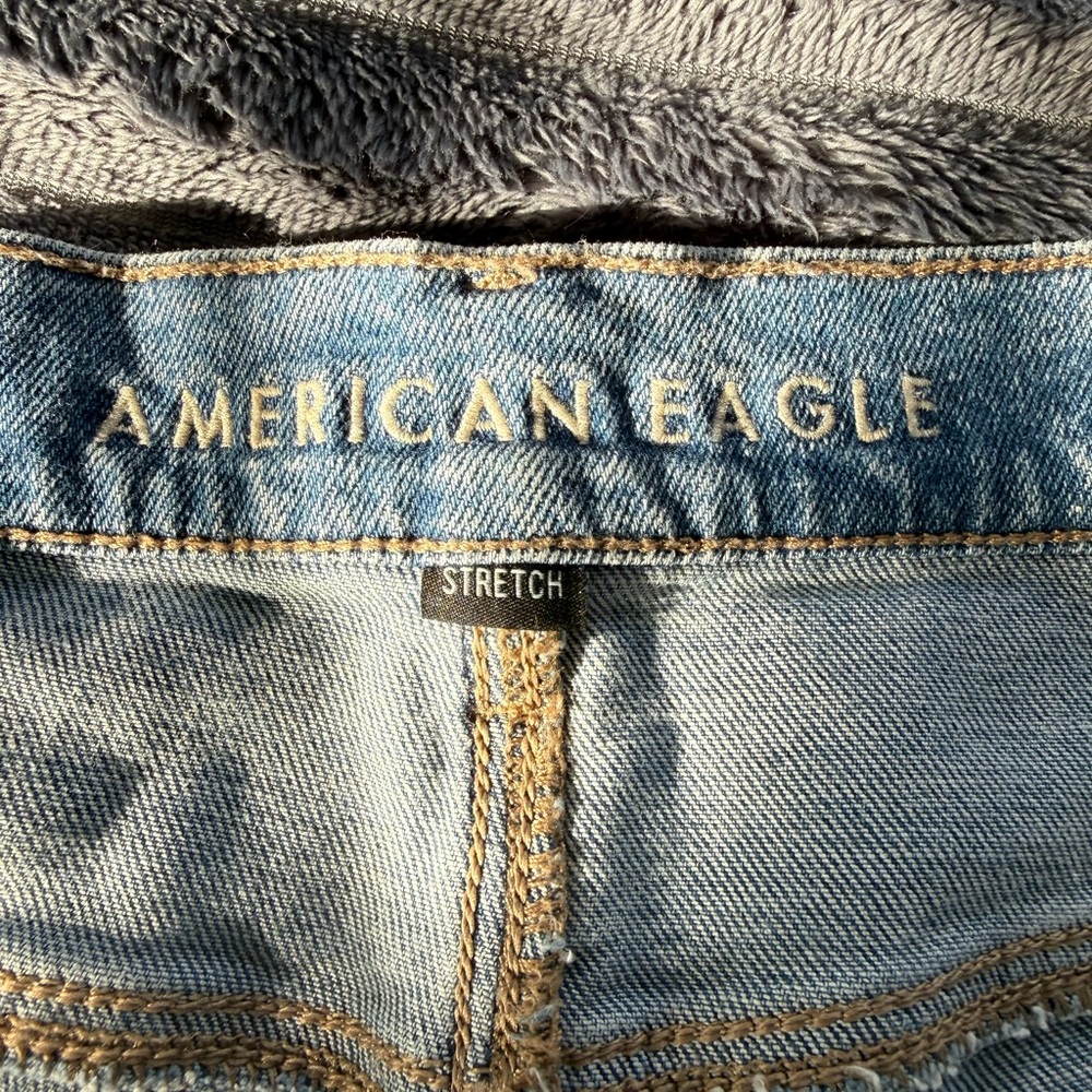 American Eagle Outfitters Relaxed Distressed Jeans - Blue and Cream - Picture 6 of 10